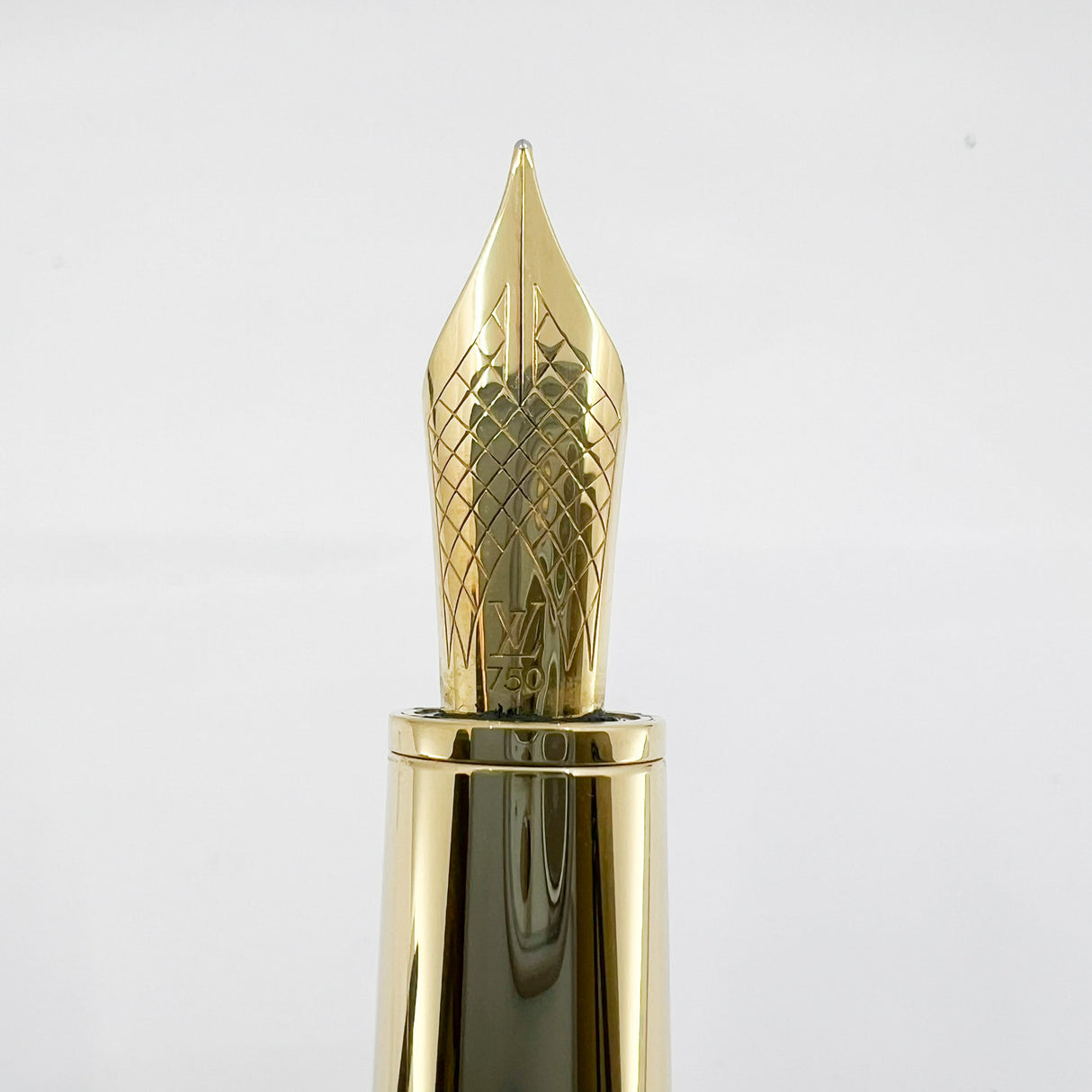 Louis Vuitton Brown Alligator Leather Cargo Fountain Pen - Medium 18kt Gold Nib - RARE!