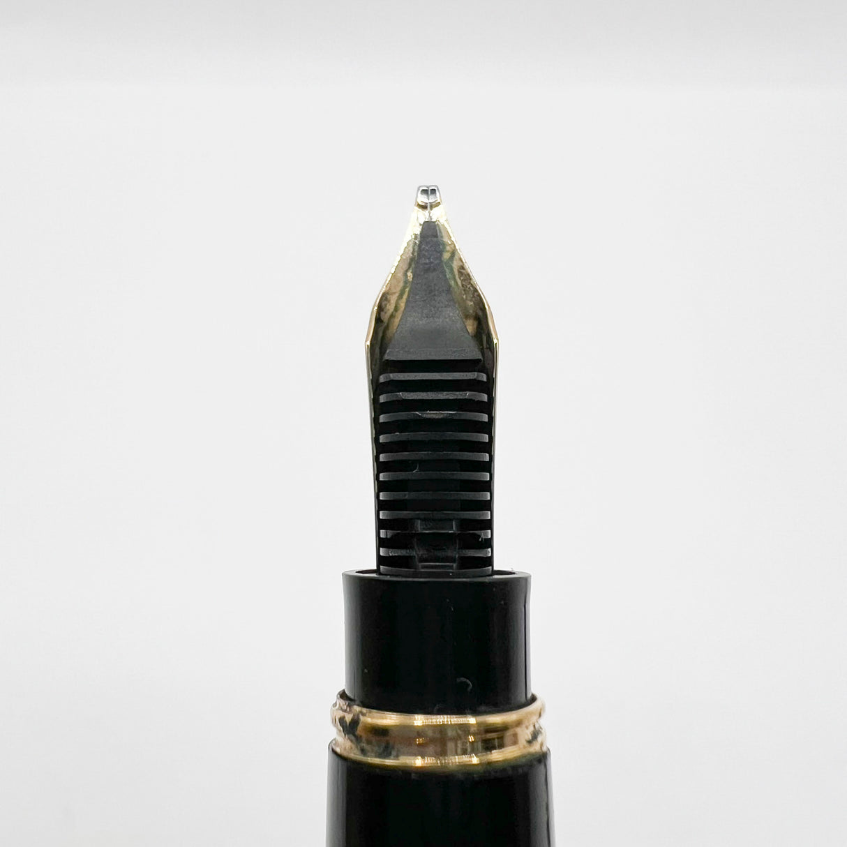Montblanc Meisterstuck Mozart Black Resin Fountain Pen - Broad 14kt Gold Nib