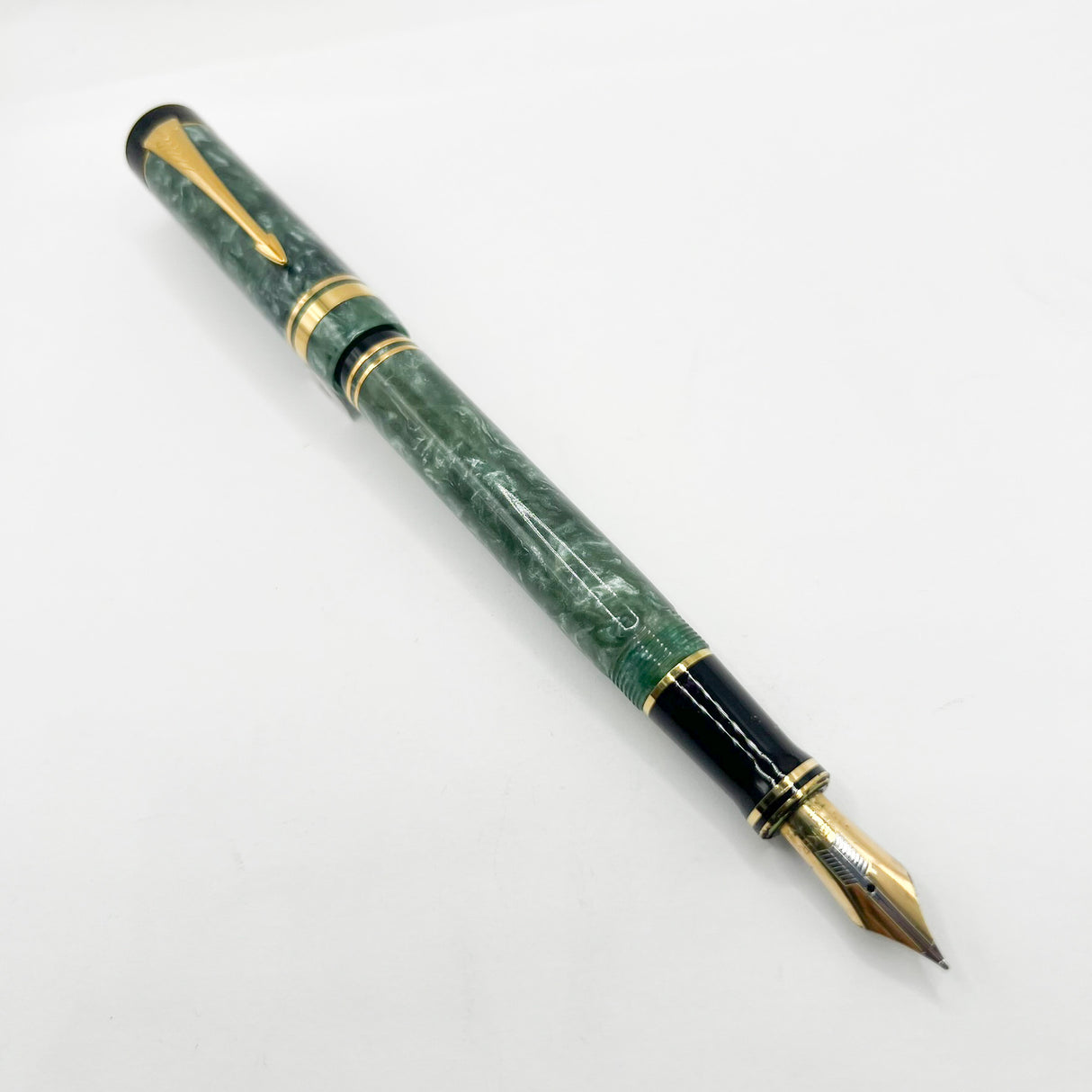 Parker Duofold Centennial Marbled Green Fountain Pen (Circa 1990) - Medium 18kt Gold Nib