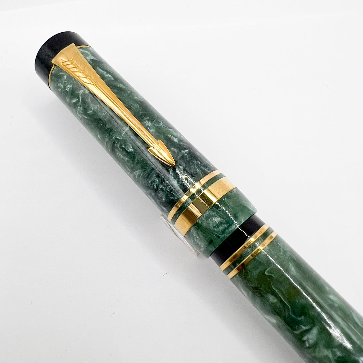 Parker Duofold Centennial Marbled Green Fountain Pen (Circa 1990) - Medium 18kt Gold Nib