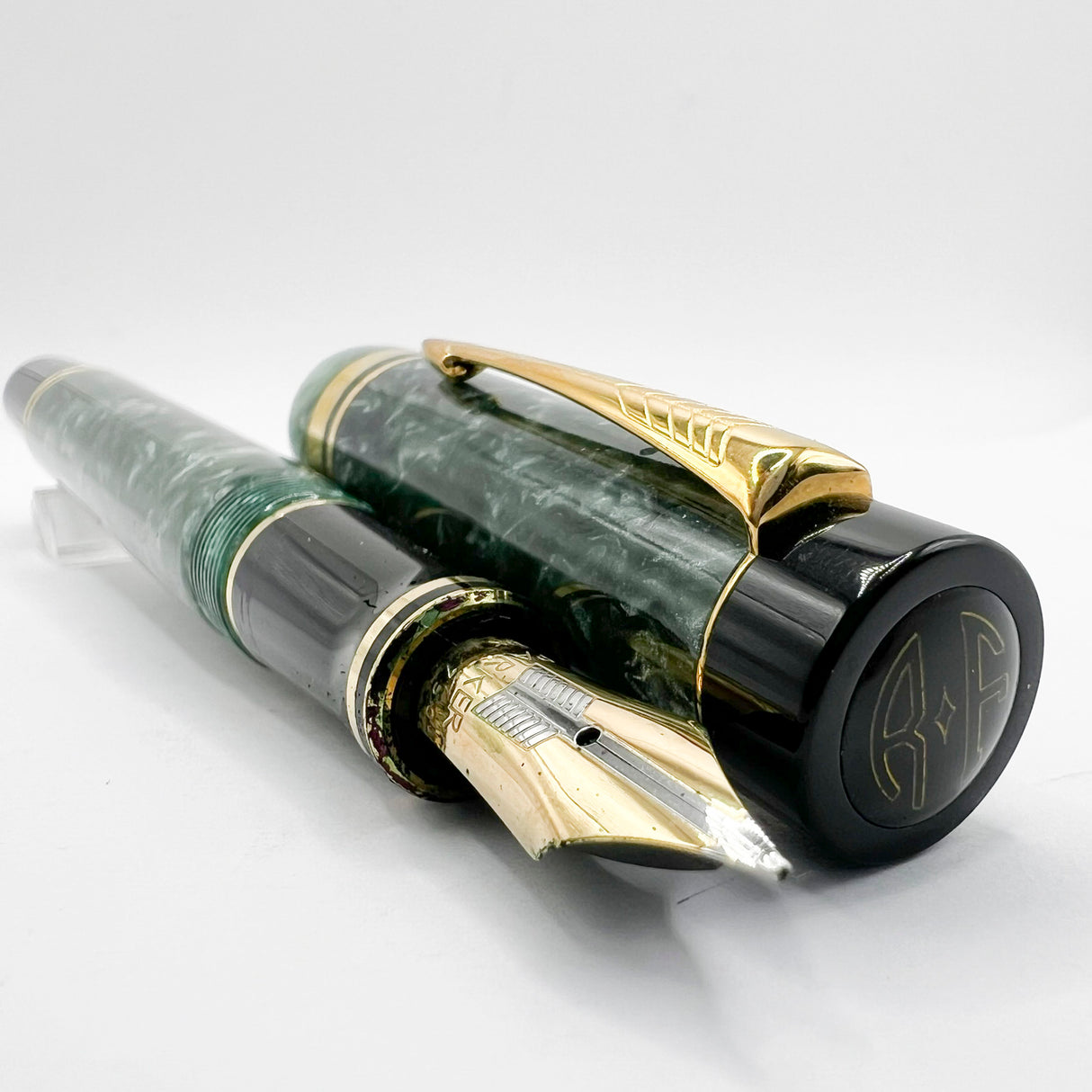 Parker Duofold Centennial Marbled Green Fountain Pen (Circa 1990) - Medium 18kt Gold Nib