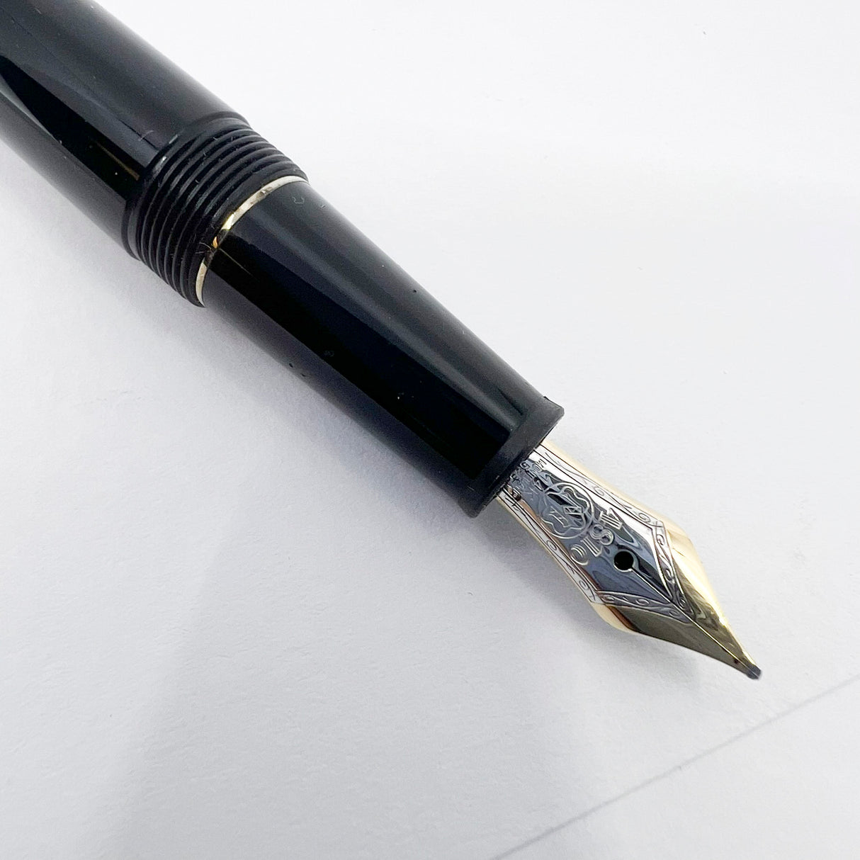 Montblanc P145 Classique Platinum Plated Trim Fountain Pen - Medium 14kt Gold Nib