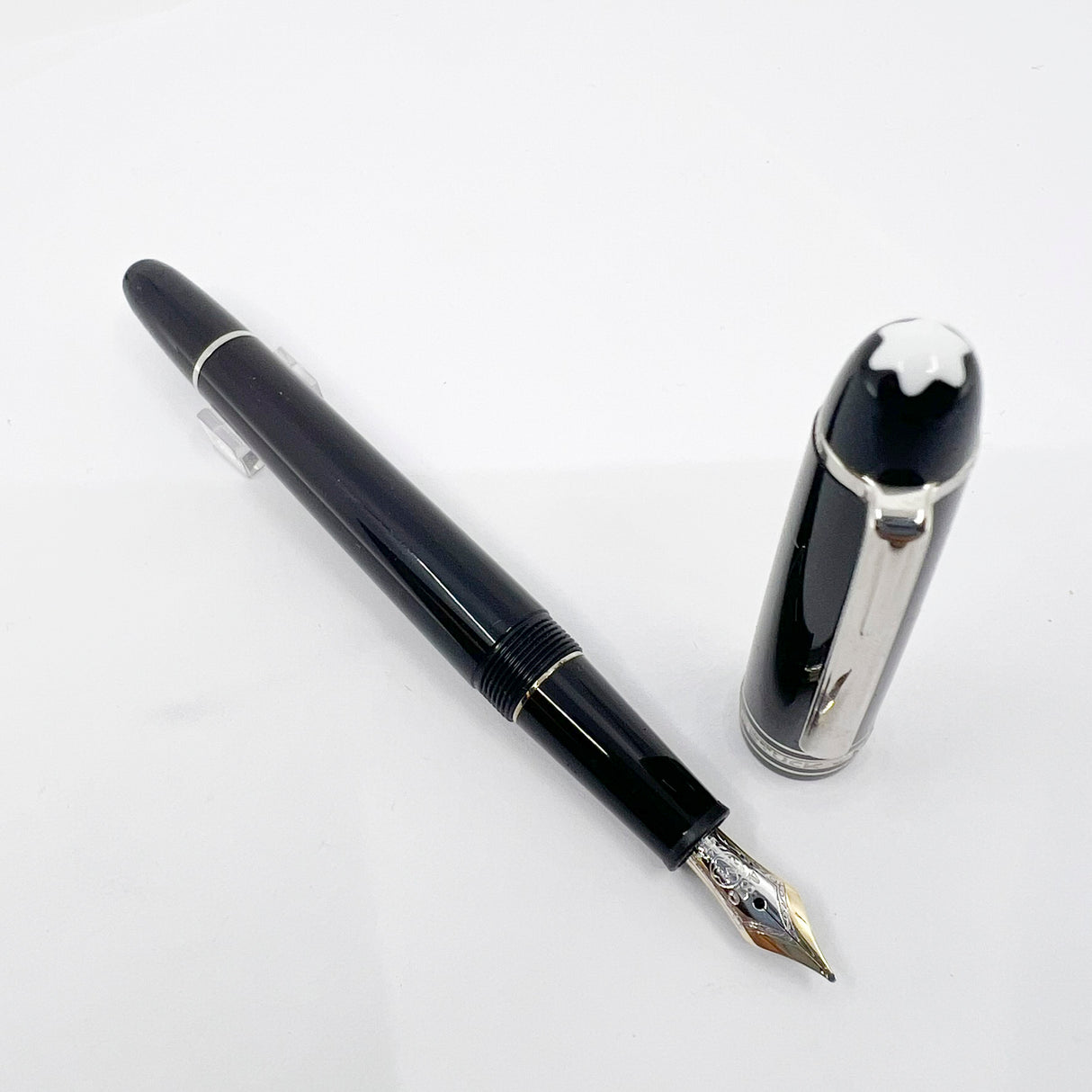Montblanc P145 Classique Platinum Plated Trim Fountain Pen - Medium 14kt Gold Nib