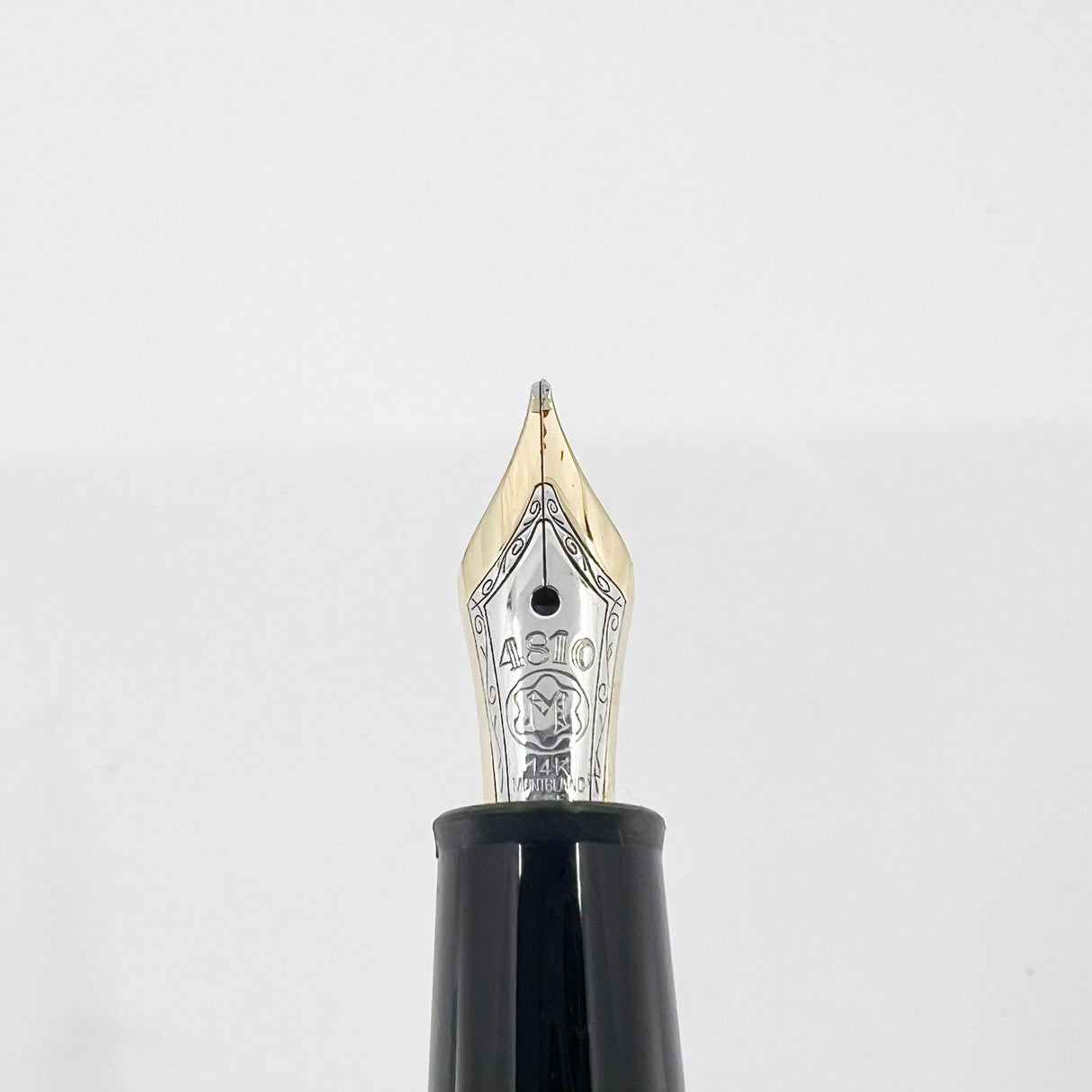 Montblanc P145 Classique Platinum Plated Trim Fountain Pen - Medium 14kt Gold Nib