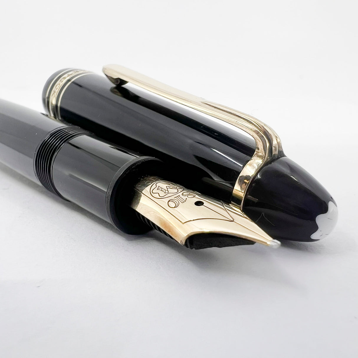Montblanc Black Resin Meisterstuck #146 LeGrand Fountain Pen - Fine 14kt Gold Nib