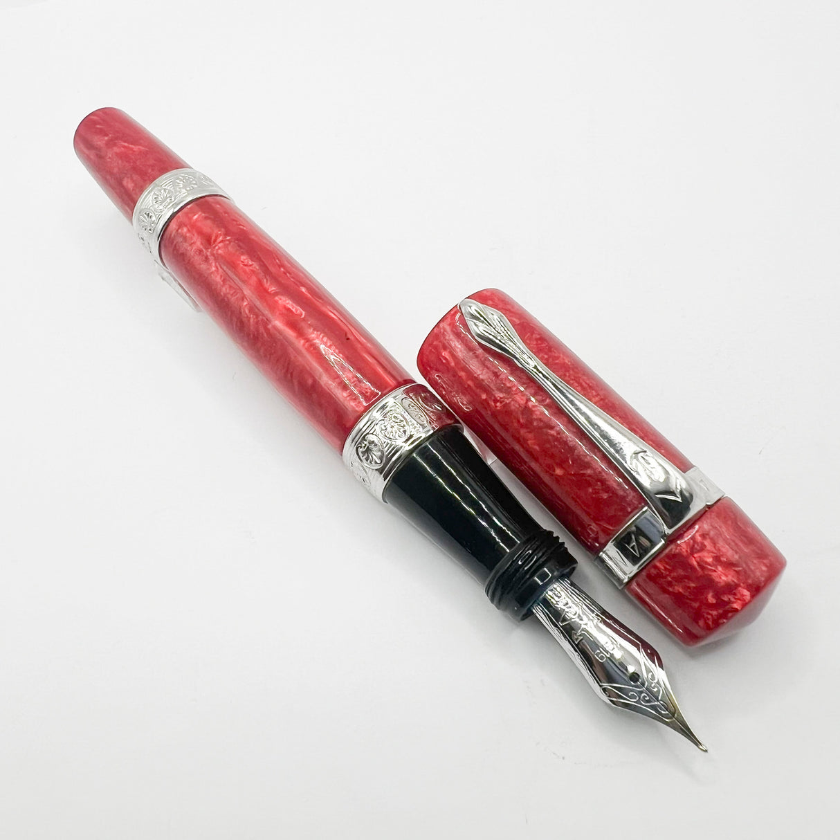 Ancora (Italy) Striated Lustrous Red Perla Fountain Pen - Flexible Medium 18kt Gold Nib