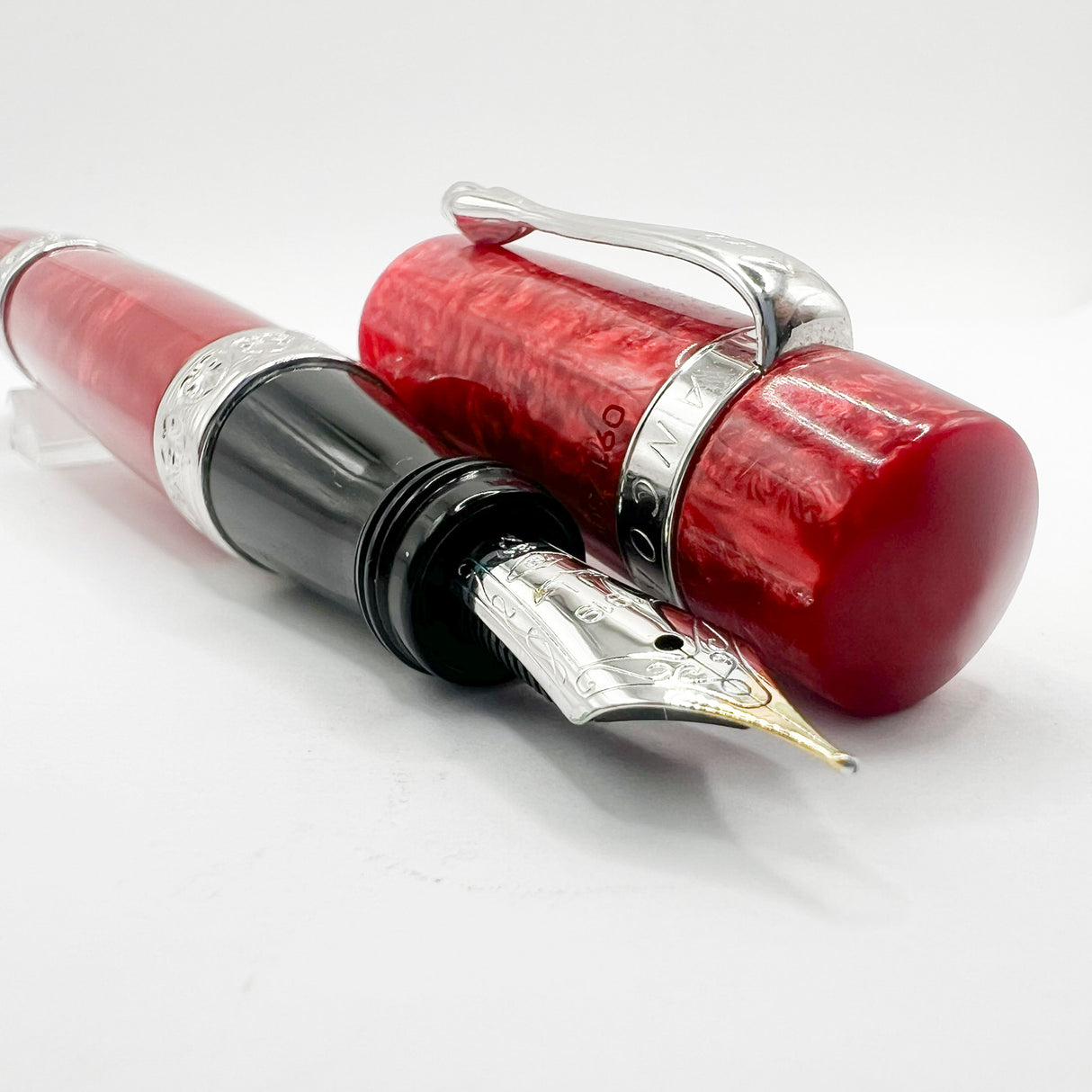 Ancora (Italy) Striated Lustrous Red Perla Fountain Pen - Flexible Medium 18kt Gold Nib