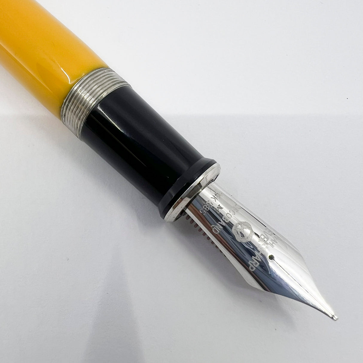 Wahl Eversharp Yellow Decoband Oversized Fountain Pen - Medium #8 Size 14kt Gold Nib