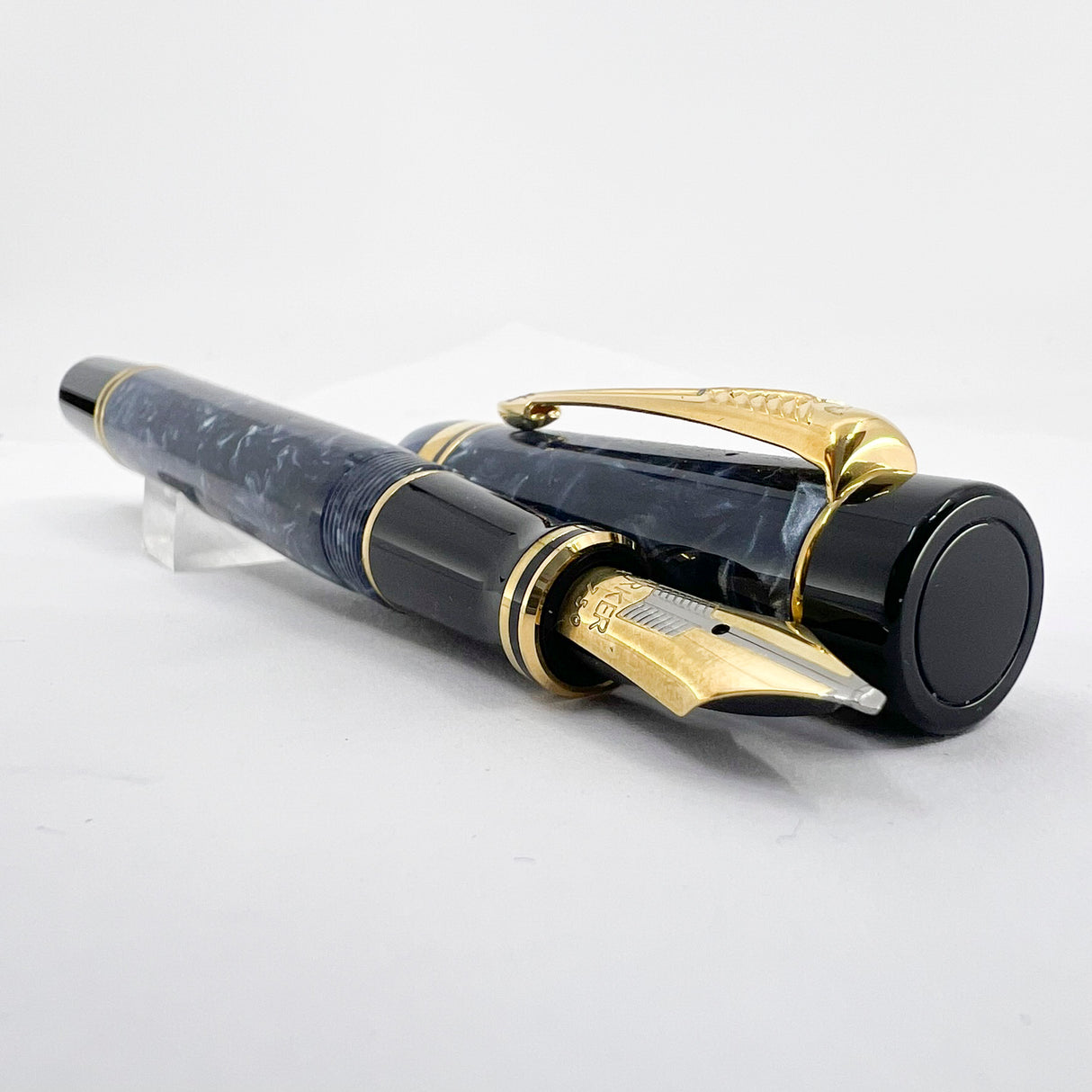 Parker Duofold Centennial (Largest) Marbled Blue Fountain Pen - Broad Oblique #91 18kt Gold Nib (Circa 1990)