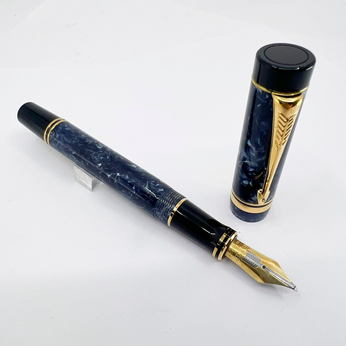 Parker Duofold Centennial (Largest) Marbled Blue Fountain Pen - Broad Oblique #91 18kt Gold Nib (Circa 1990)