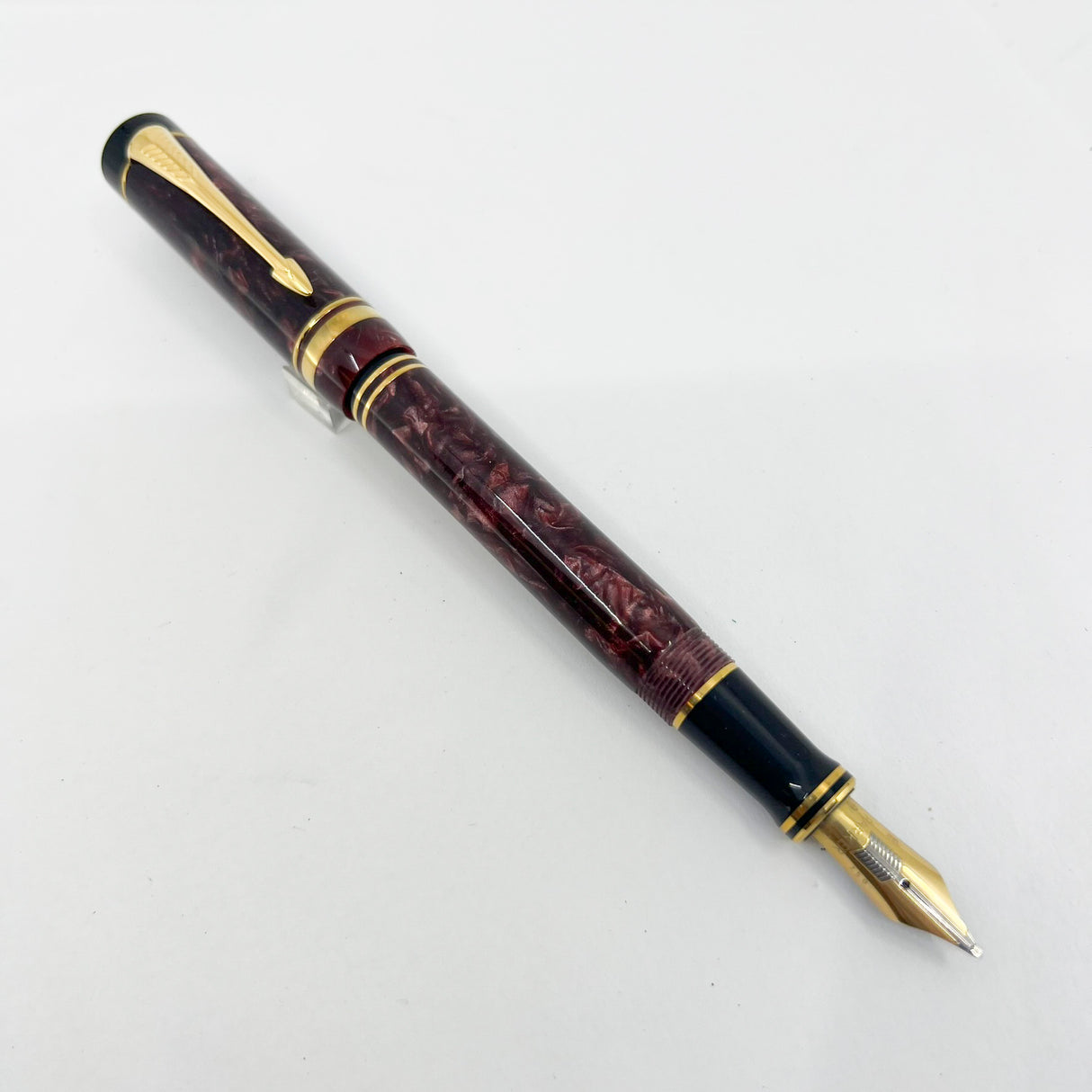 Parker Centennial (Largest Size) Marbled Maroon Duofold Fountain Pen (Circa 1991) - Medium 18kt Gold Nib