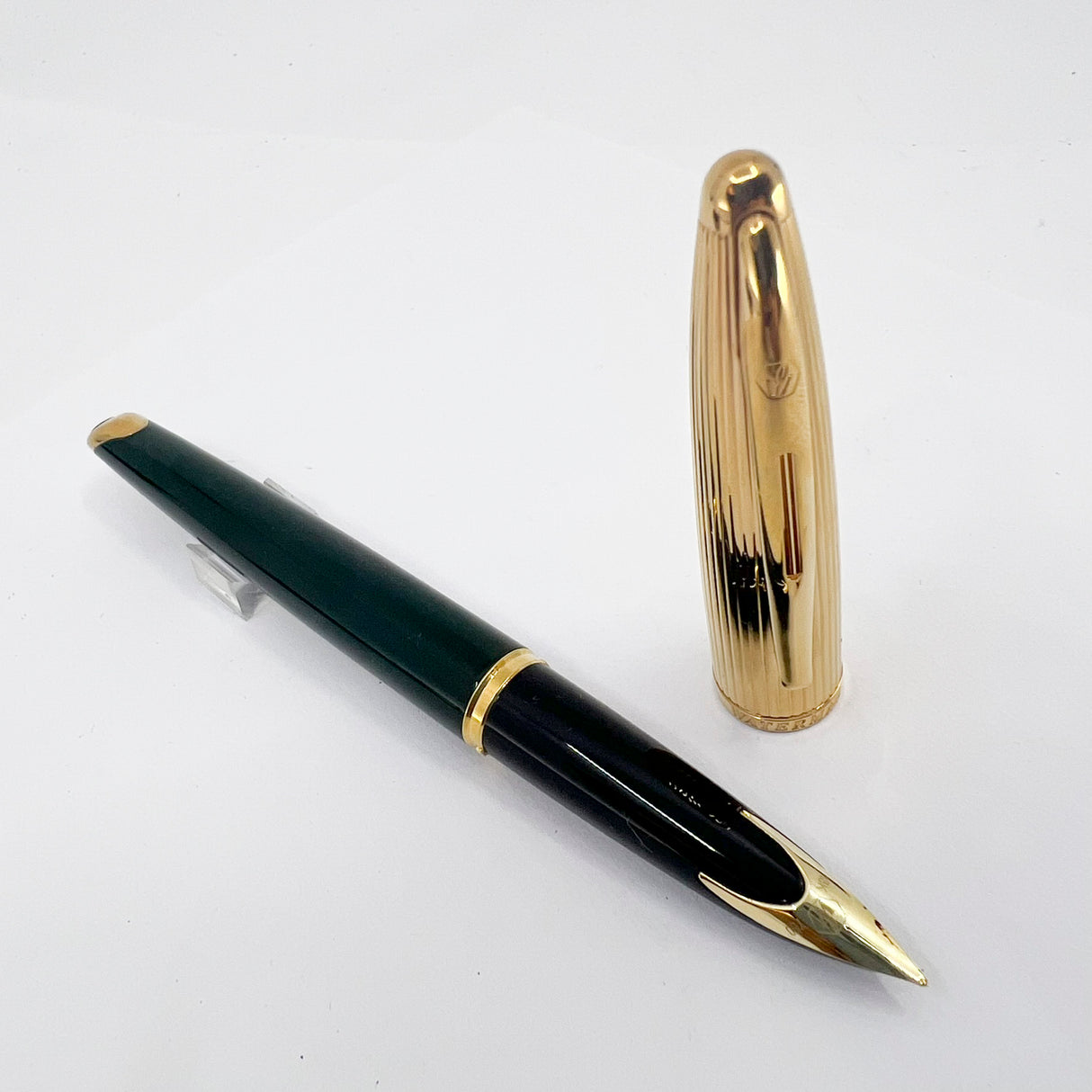 Waterman Carene Deluxe Gold-Plated Cap/Green Lacquer Barrel Fountain Pen - Fine 18kt Gold Nib
