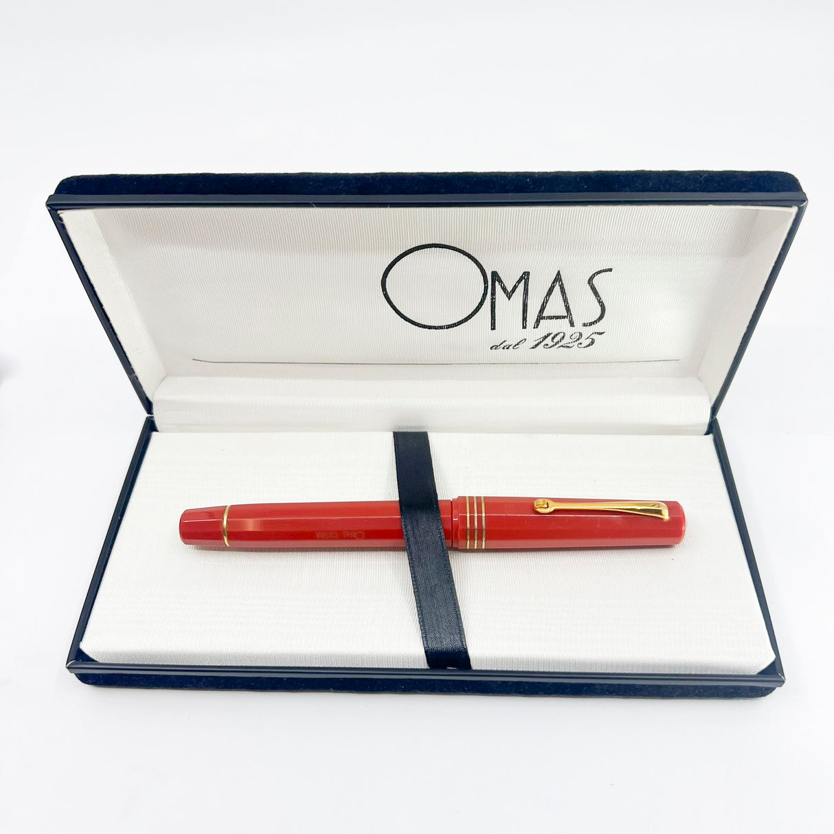 OMAS for Armando Simoni Club/1990's - Milord Paragon Coral Fountain Pen - Oblique Broad 18kt Gold Nib