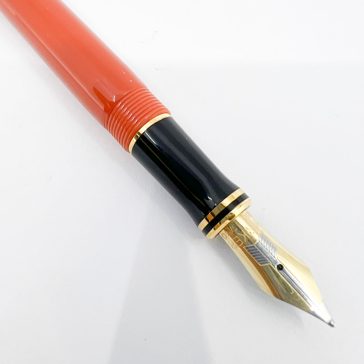 Parker International Duofold Orange Fountain Pen - Medium 18kt Gold Nib