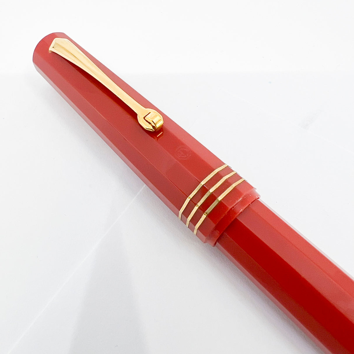 OMAS for Armando Simoni Club/1990's - Milord Paragon Coral Fountain Pen - Oblique Broad 18kt Gold Nib