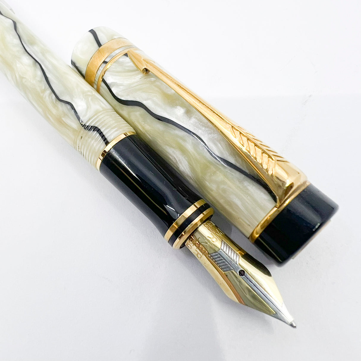Parker Duofold International (Standard Size) Pearl & Black Fountain Pen - Medium 18kt Gold Nib