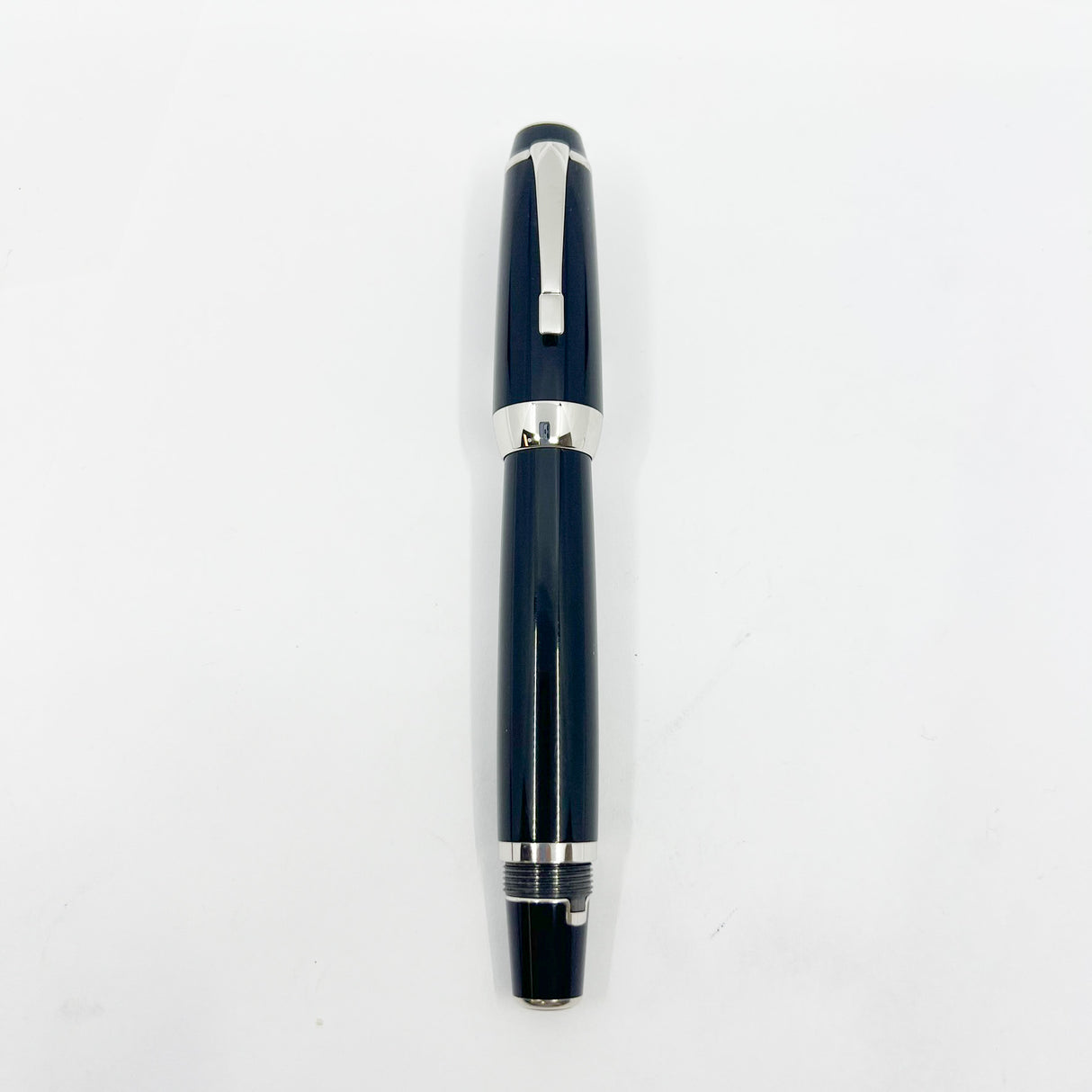 Montblanc Extra Large Boheme Retractable Fountain Pen - Stoneless Model - RARE - Made for a Short Period Circa 2002 - Stub-like Broad 18kt Gold Nib