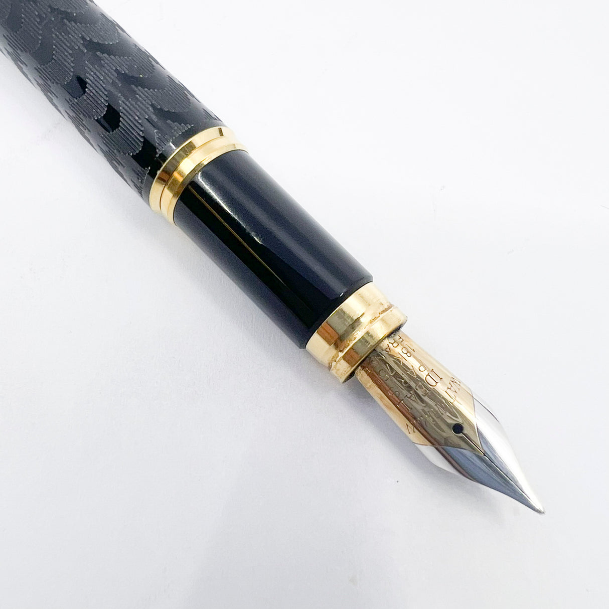 Waterman Man 100 Opera Black Chased Fountain Pen - Medium 18kt Gold Nib
