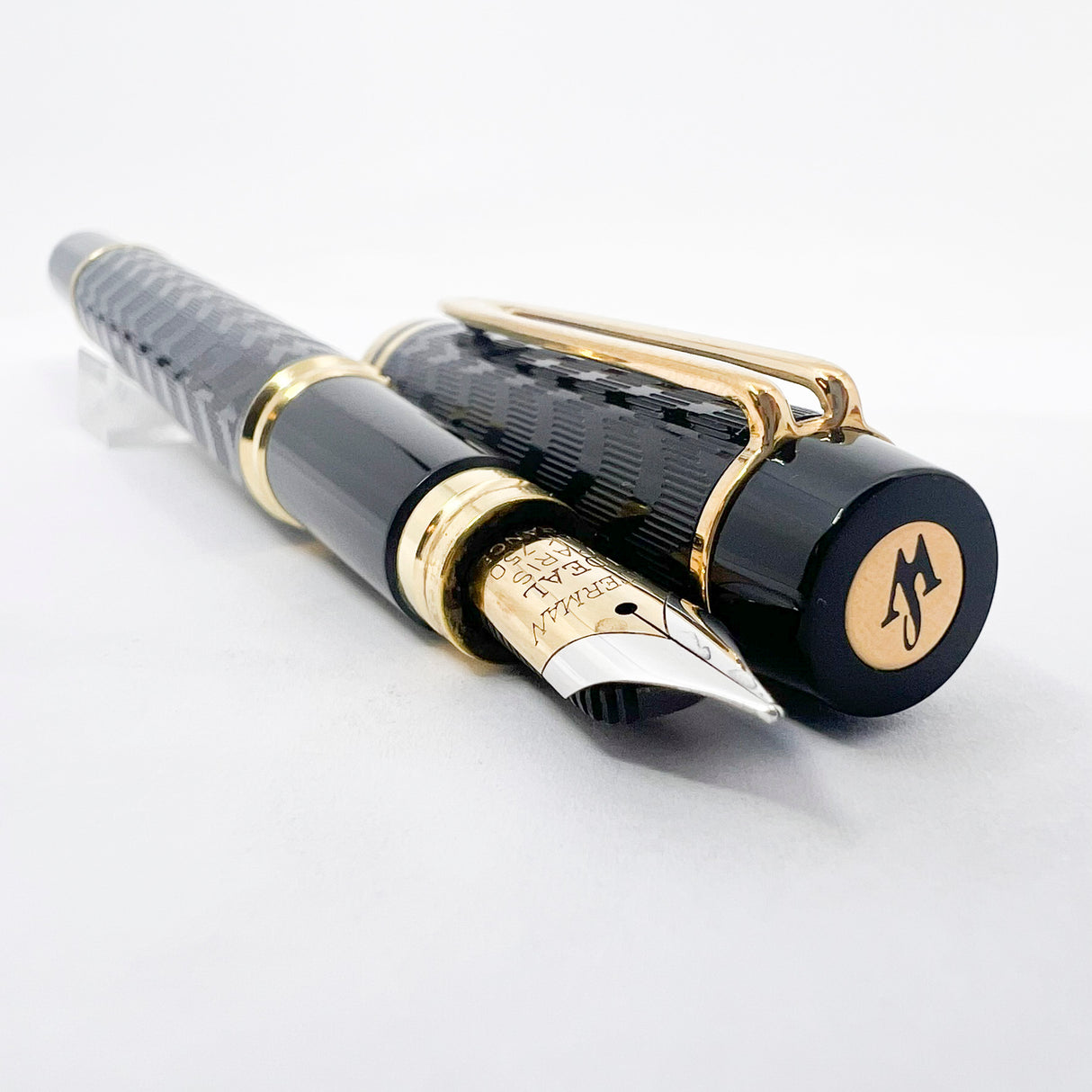 Waterman Man 100 Opera Black Chased Fountain Pen - Medium 18kt Gold Nib