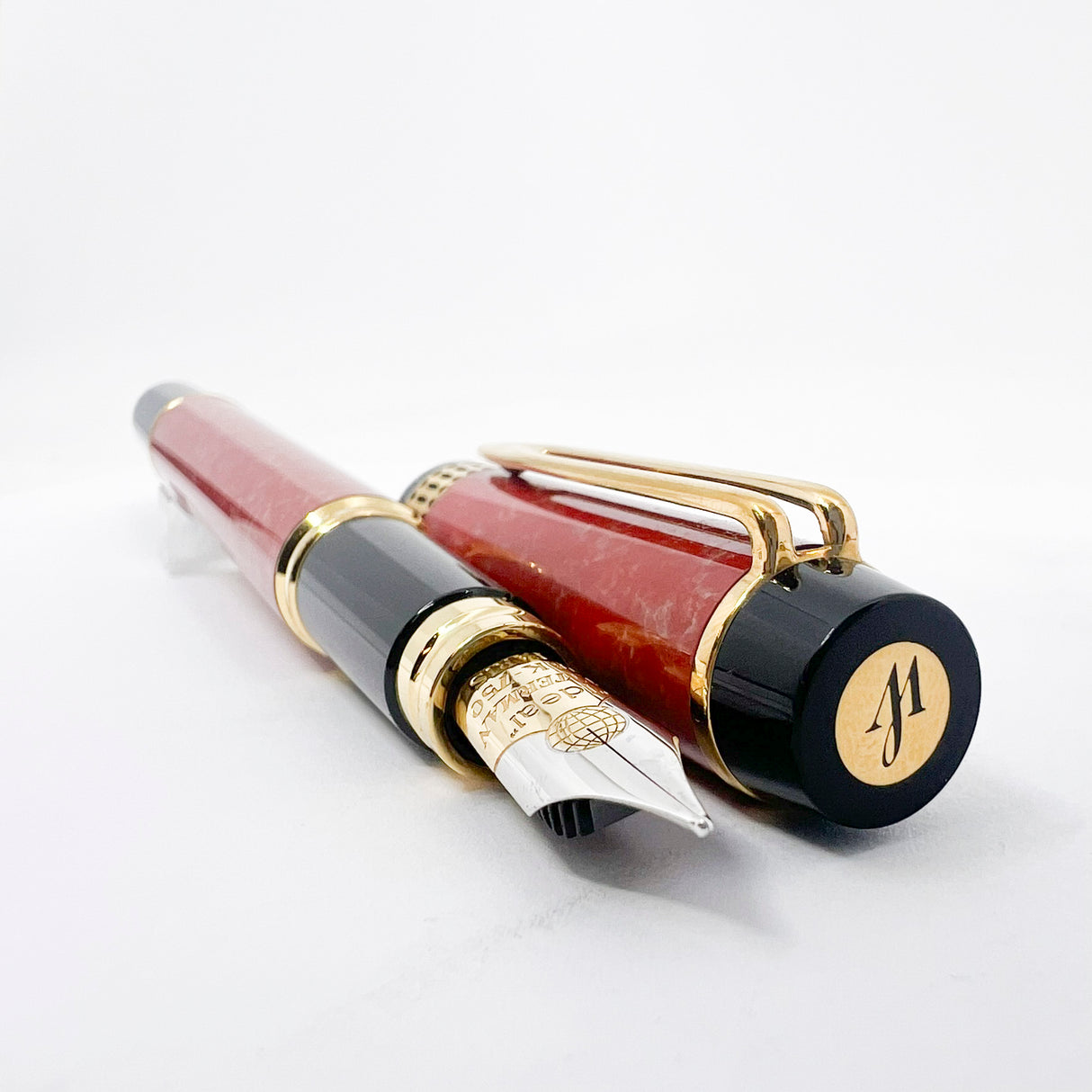 Waterman Patrician Red Coral Marble Fountain Pen- Fine 18kt Gold Nib