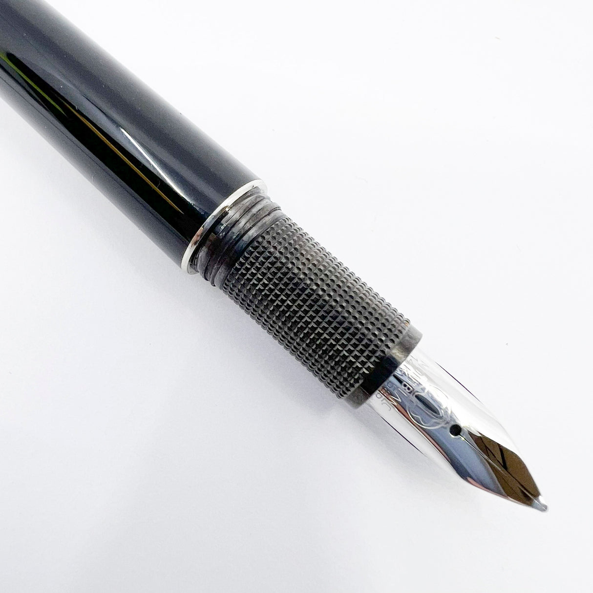Montblanc Starwalker Black Resin Fountain Pen - Medium 14kt Gold Nib