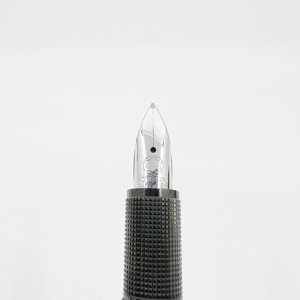Montblanc Starwalker Black Resin Fountain Pen - Medium 14kt Gold Nib