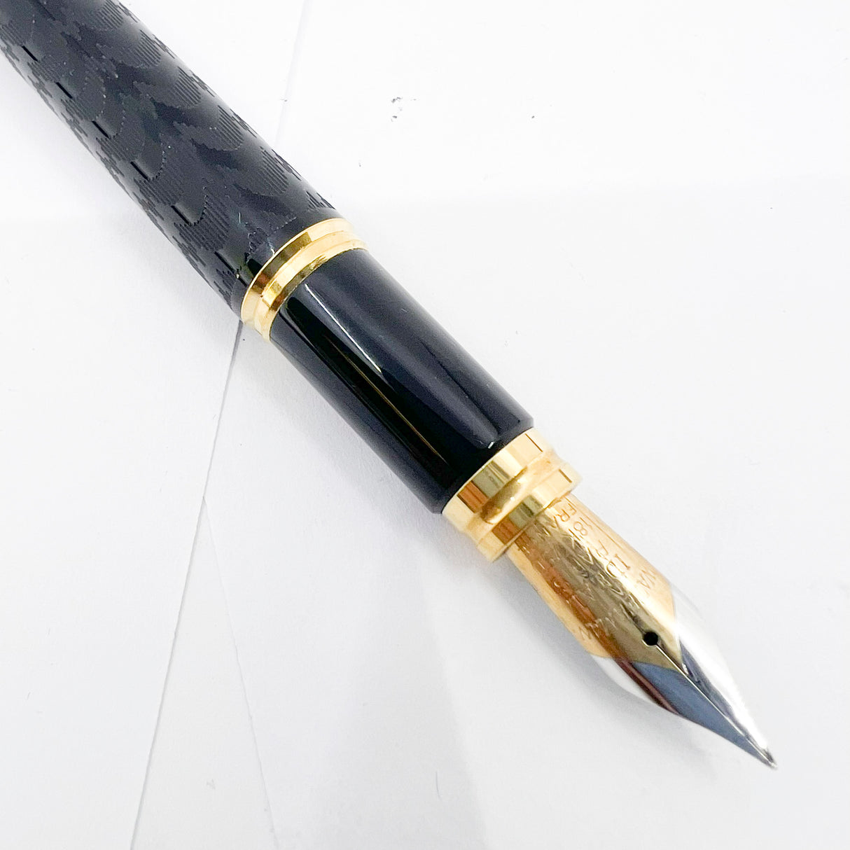 Waterman Man 100 Opera Black Chased Fountain Pen - Fine 18kt Gold Nib