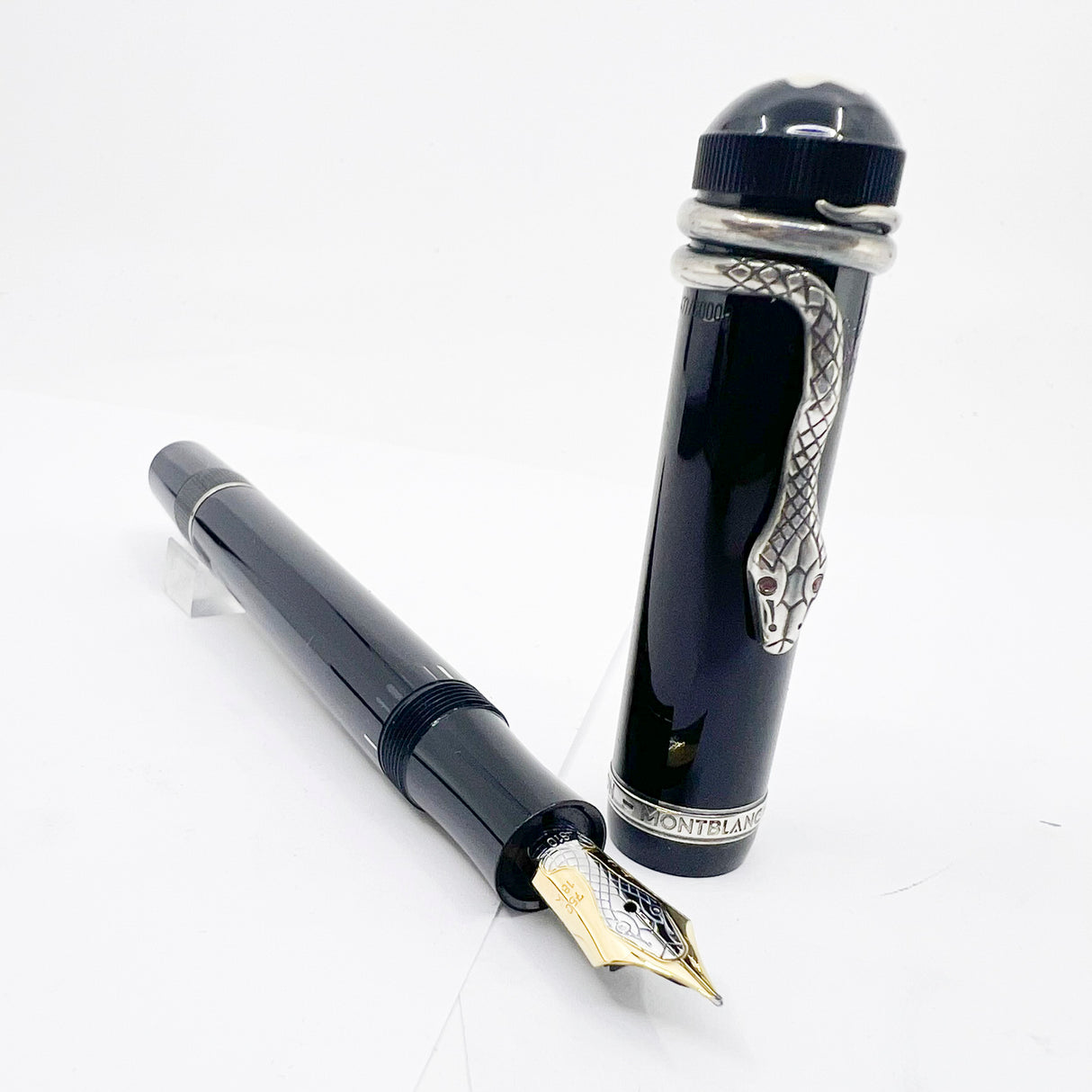 Montblanc Agatha Christie Sterling Silver Limited Edition Fountain Pen - Fine 18kt Gold Nib