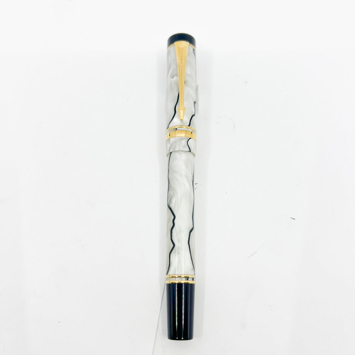 Parker Duofold International Lustrous Pearl & Black Fountain Pen - Medium 18kt Gold Nib