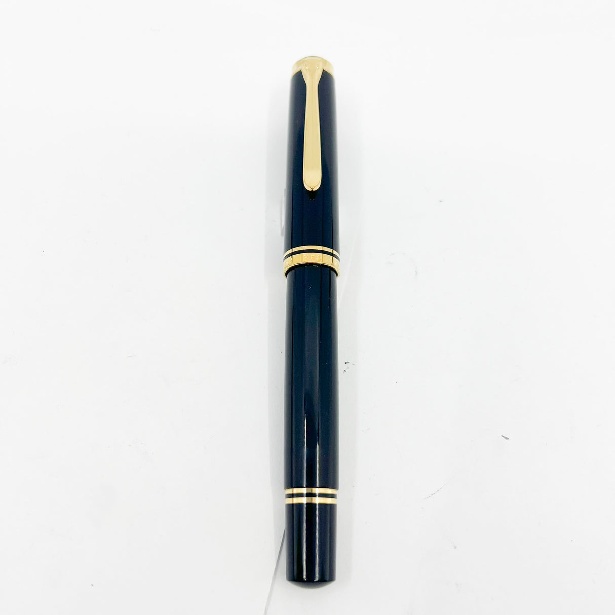 Pelikan M800 All Black Fountain Pen - Medium 18kt Gold Nib