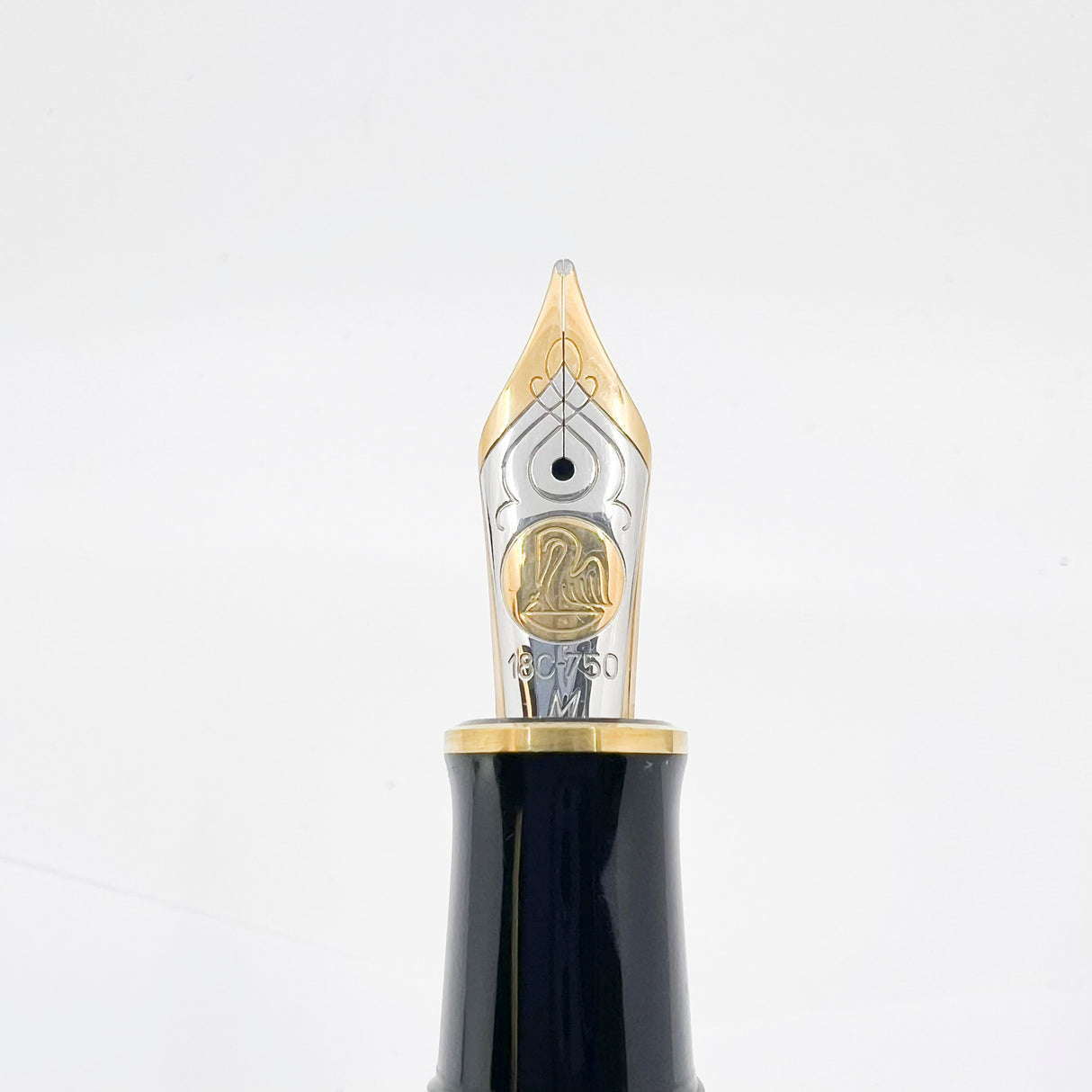 Pelikan M800 All Black Fountain Pen - Medium 18kt Gold Nib