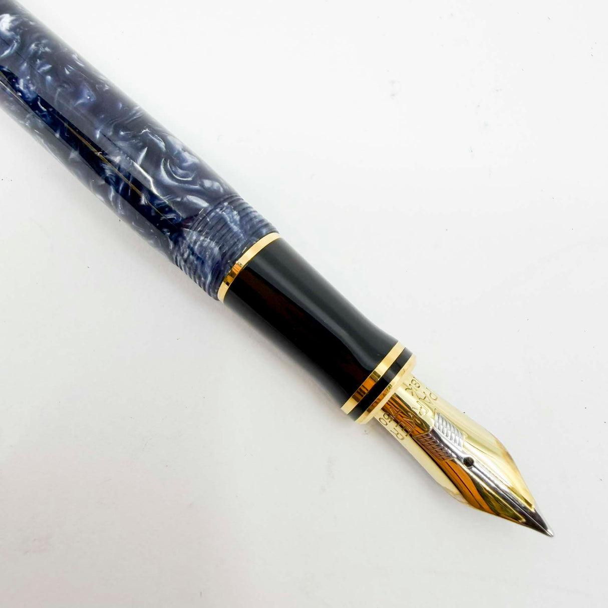 Parker International Duofold Blue Marble Fountain Pen - Fine 18kt Gold Nib