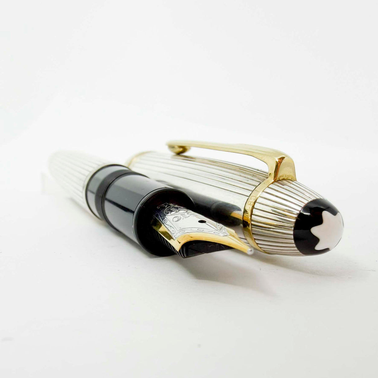 Montblanc LeGrand Solitaire #146 Sterling Silver Pinstriped Fountain Pen - Fine 18kt Gold Nib