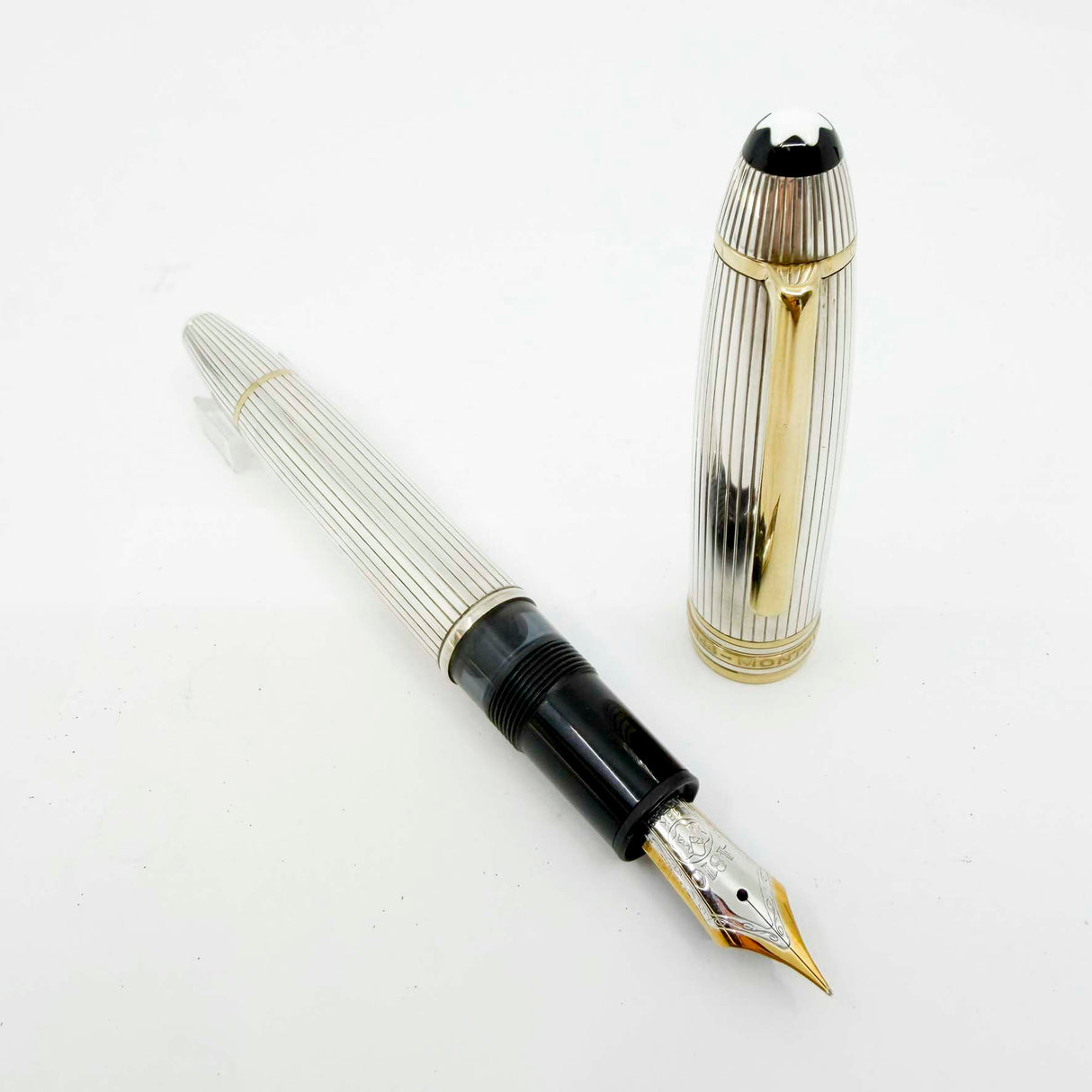 Montblanc LeGrand Solitaire #146 Sterling Silver Pinstriped Fountain Pen - Fine 18kt Gold Nib
