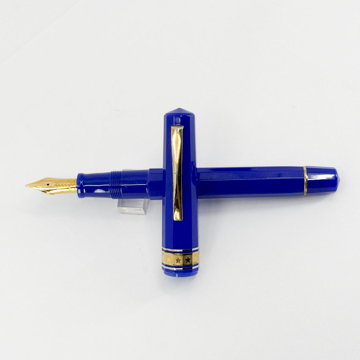 OMAS Milord Paragon Royal Blue Fountain Pen - Broad 18kt Gold Nib