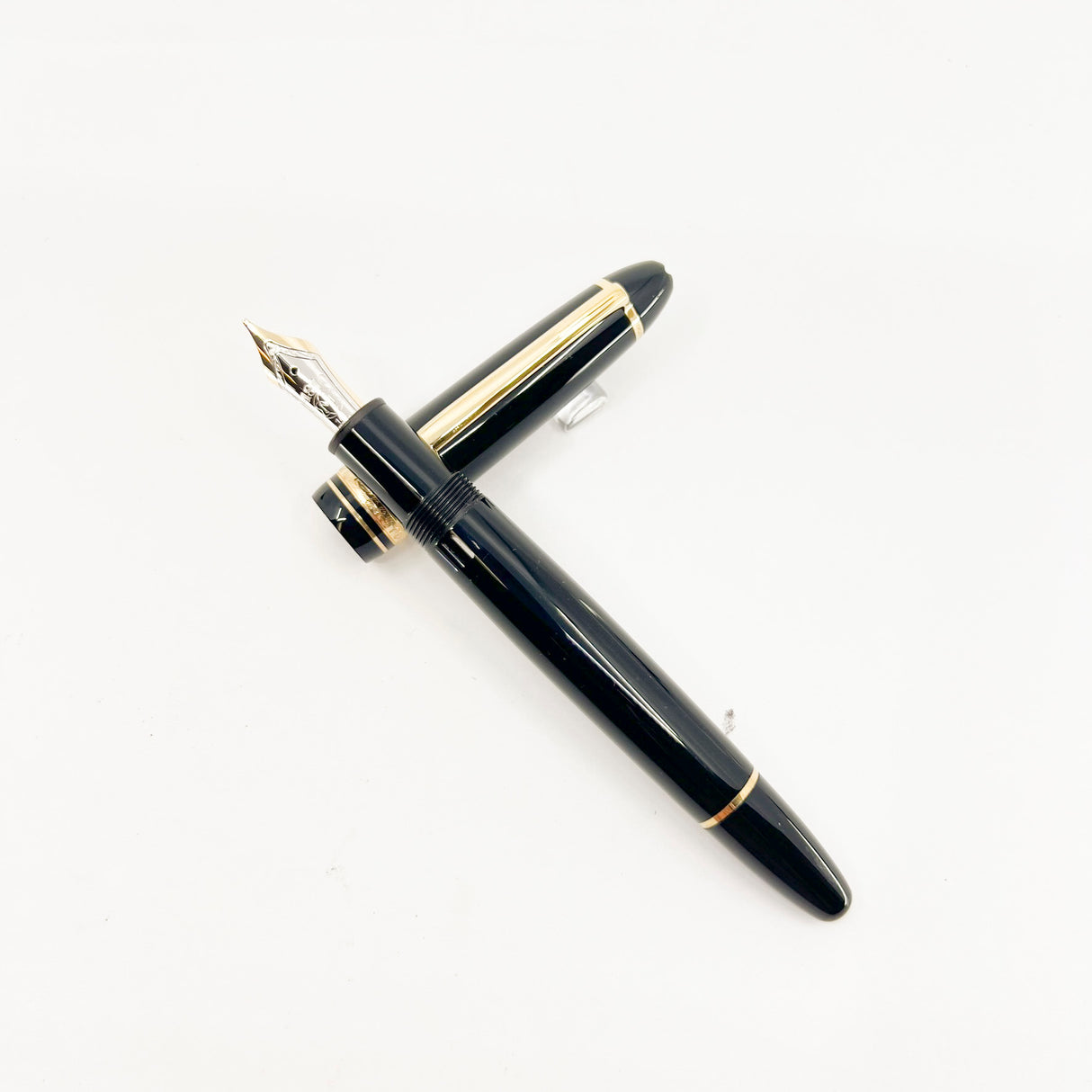 Montblanc Black Resin Meisterstuck #146 LeGrand Fountain Pen - Semi-Flex Medium 14kt Gold Nib