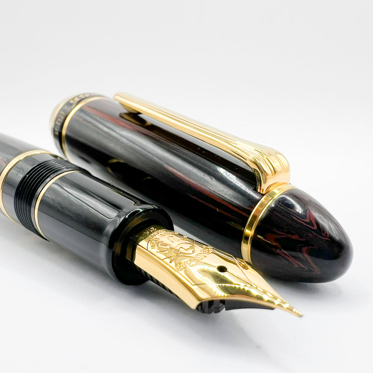 Tsuge (Made by Sailor) Large 1911 Rosewood Ebonite Fountain Pen - Fine 21kt Gold Nib - RARE!