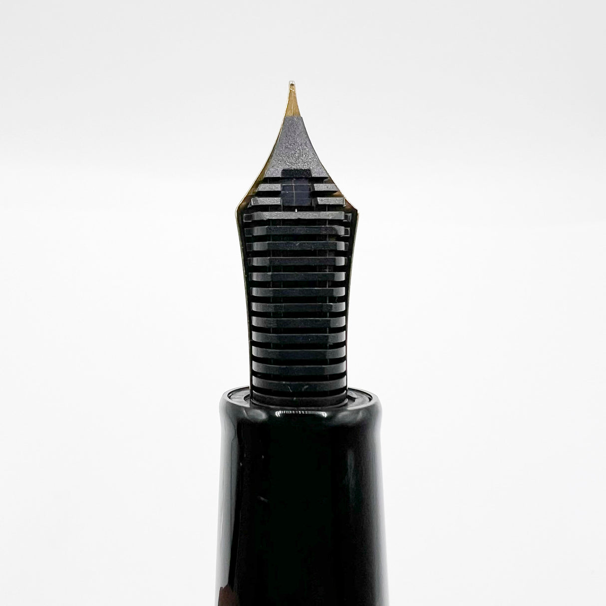 Tsuge (Made by Sailor) Large 1911 Rosewood Ebonite Fountain Pen - Fine 21kt Gold Nib - RARE!