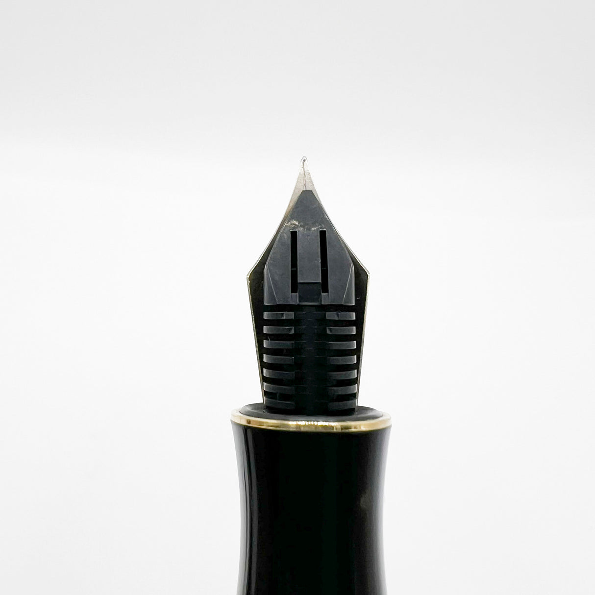 Sheaffer Aspen Balance Special Edition Fountain Pen - Extra Fine 18kt Gold Nib