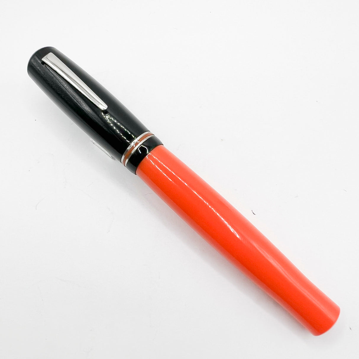Delta #366 Fountain Pen - Black Cap/Orange Barrel - Medium 18kt Gold Nib