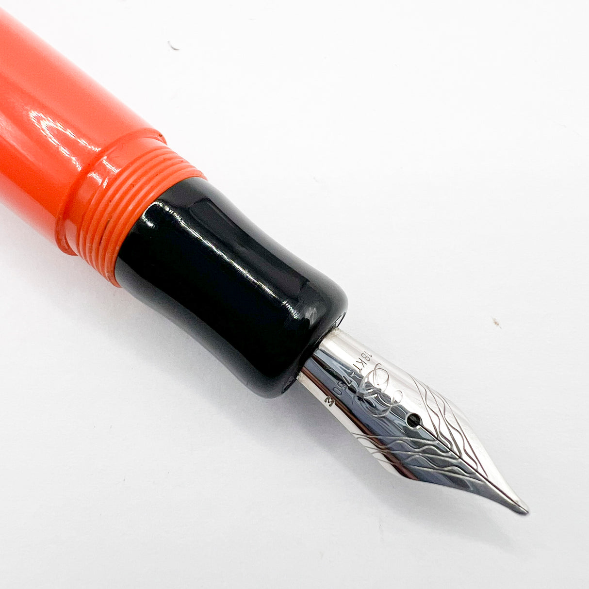 Delta #366 Fountain Pen - Black Cap/Orange Barrel - Medium 18kt Gold Nib