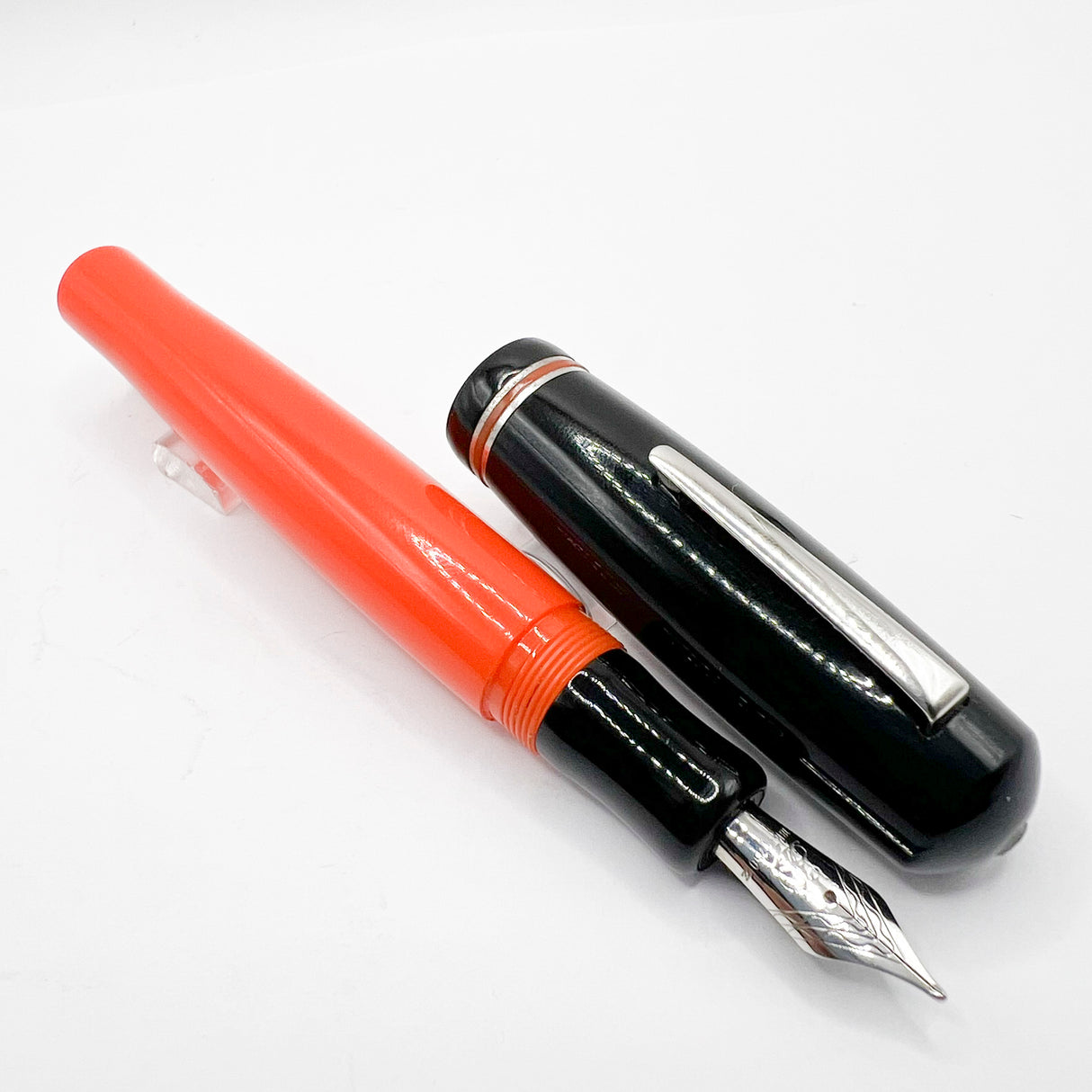 Delta #366 Fountain Pen - Black Cap/Orange Barrel - Medium 18kt Gold Nib