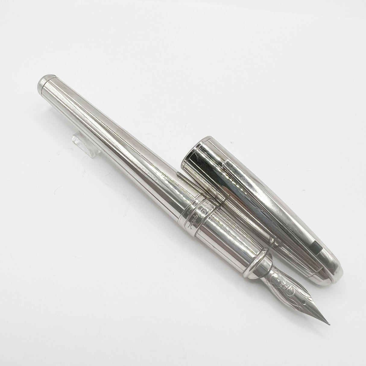 S. T. Dupont Orpheo (Largest Size) Palladium Plated Fountain Pen - Fine 18kt Gold Nib