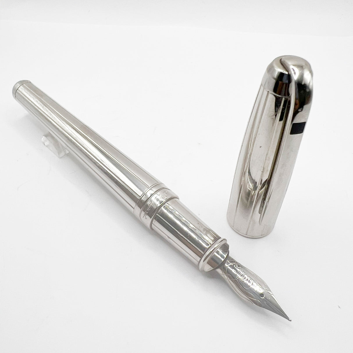S. T. Dupont Orpheo (Largest Size) Palladium Plated Fountain Pen - Fine 18kt Gold Nib