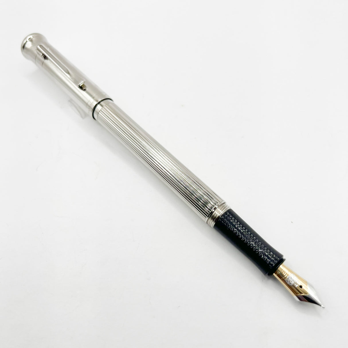 Graf von Faber Castell Platinum-Plated Classic Fountain Pen - Fine 18kt Gold Nib