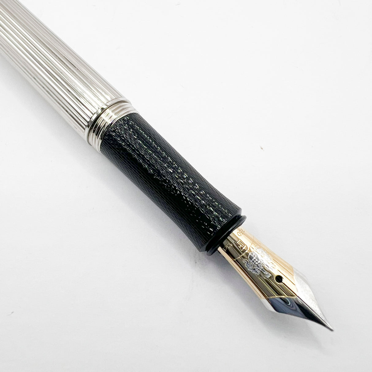 Graf von Faber Castell Platinum-Plated Classic Fountain Pen - Fine 18kt Gold Nib
