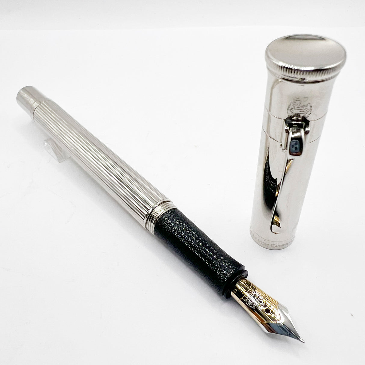 Graf von Faber Castell Platinum-Plated Classic Fountain Pen - Fine 18kt Gold Nib