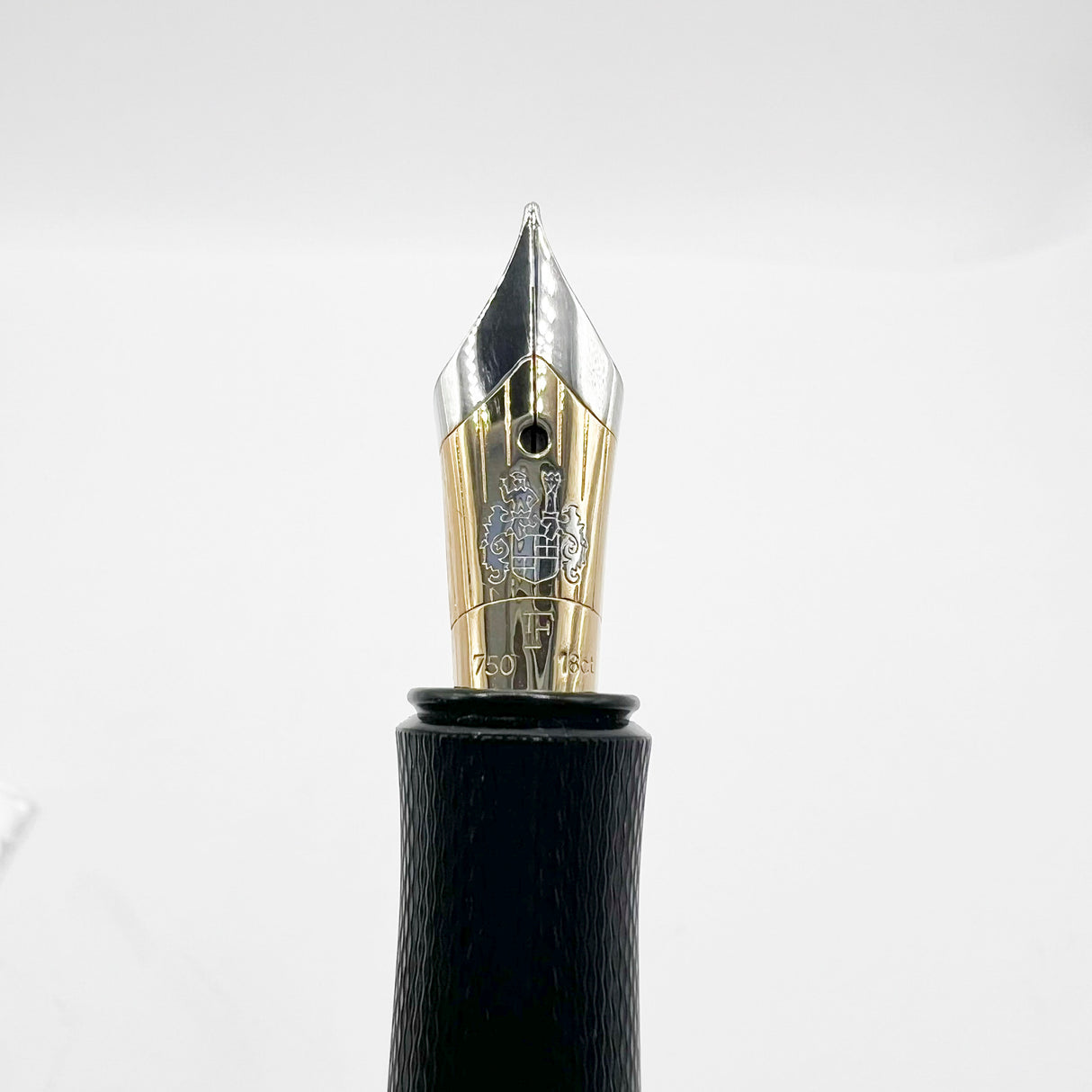 Graf von Faber Castell Platinum-Plated Classic Fountain Pen - Fine 18kt Gold Nib