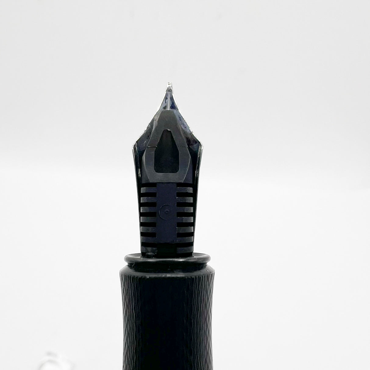 Graf von Faber Castell Platinum-Plated Classic Fountain Pen - Fine 18kt Gold Nib