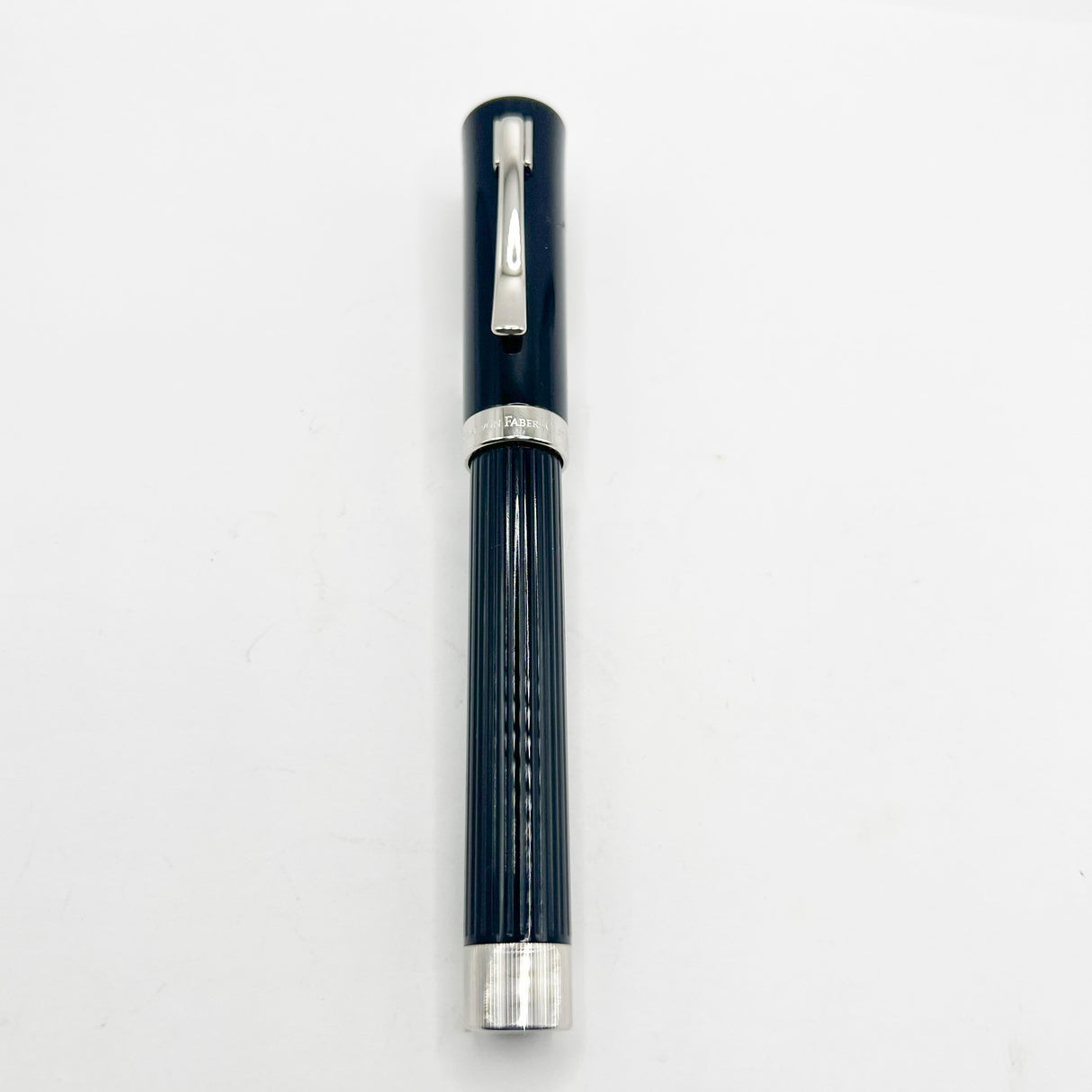 Graf von Faber Castell Intuition Fountain Pen - Black Smooth Resin Cap/Black Fluted Resin Barrel - Fine 18kt Gold Nib
